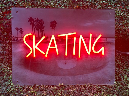 致品牌主理人：当工业精度遇见艺术匠心，您的招牌将如何被点亮？